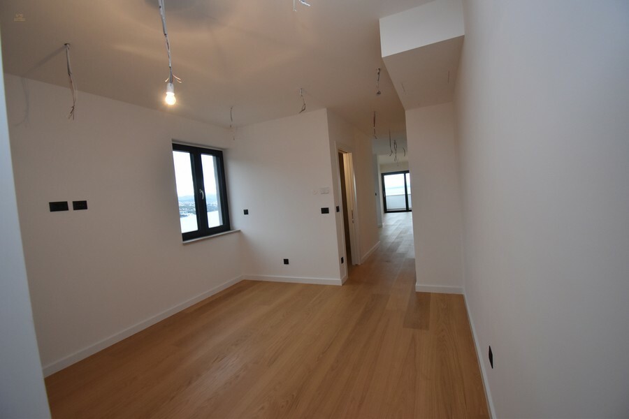 Thumbnail von Modernes Penthouse mit privater Dachterrasse und Swimmingpool