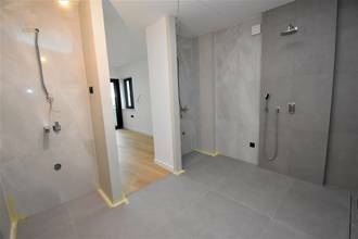 Thumbnail von Modernes Penthouse mit privater Dachterrasse und Swimmingpool