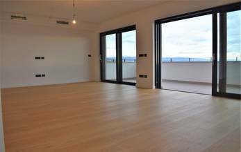 Thumbnail von Modernes Penthouse mit privater Dachterrasse und Swimmingpool