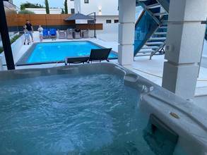 Thumbnail von Neue Villa mit zwei Wohneinheiten