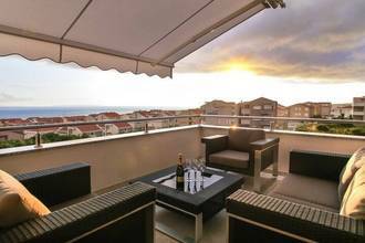 Thumbnail von Modernes Penthouse im obersten Stockwerk mit schönem Blick auf das Meer