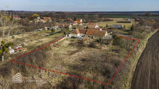 Geräumiges Einfamilienhaus mit großen Garten