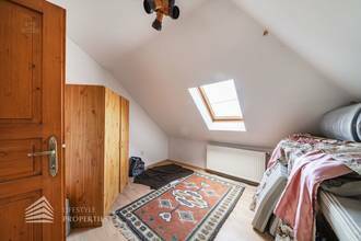 Thumbnail von Geräumiges Einfamilienhaus mit großen Garten