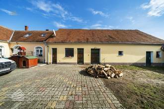 Thumbnail von Geräumiges Einfamilienhaus mit großen Garten