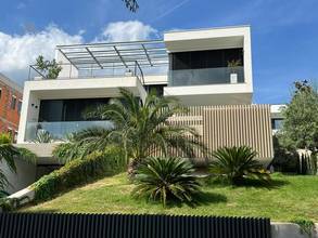 Traumhafte Luxusvilla mit Infinity-Pool und Meerblick