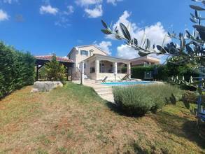 Attraktives Familienhaus mit Swimmingpool