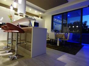 Thumbnail von Moderne Villa mit Swimmingpool und Panorama-Meerblick