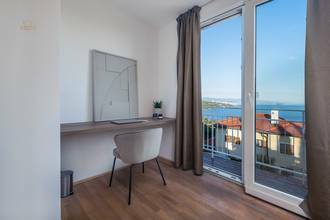Thumbnail von Modern eingerichtetes Appartement mit traumhaftem Panorama-Meerblick