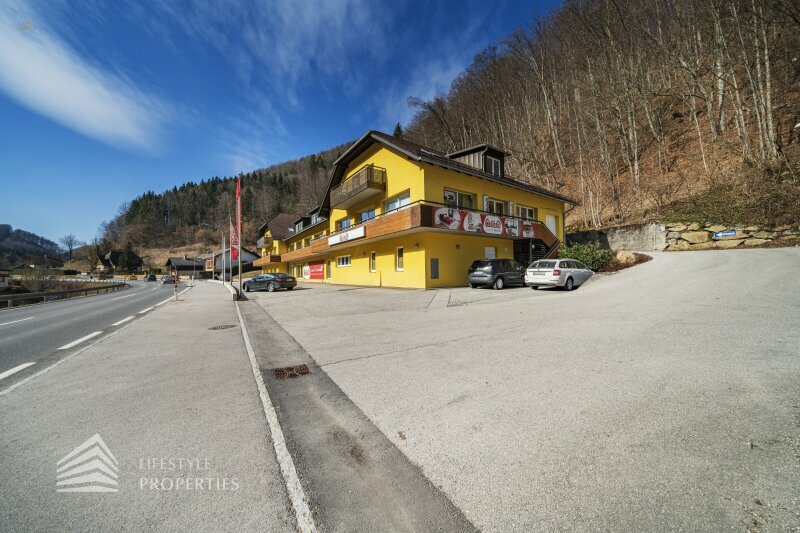 Thumbnail von Attraktives Zinshaus in Gaming