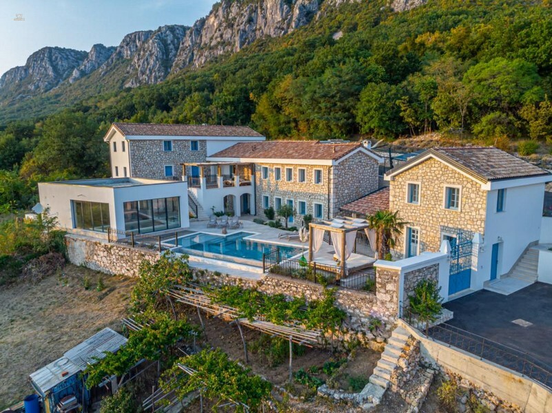 Mediterranean property with swimming pool and sea view, Crikvenica region
