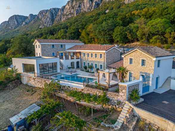 クリクヴェニツァ地域の地中海風の邸宅、プールと海の眺め付き