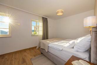 Thumbnail von Mediterranean property with swimming pool and sea view, Crikvenica region