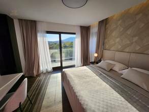 Thumbnail von Moderne Villa mit Infinity-Pool und Meerblick