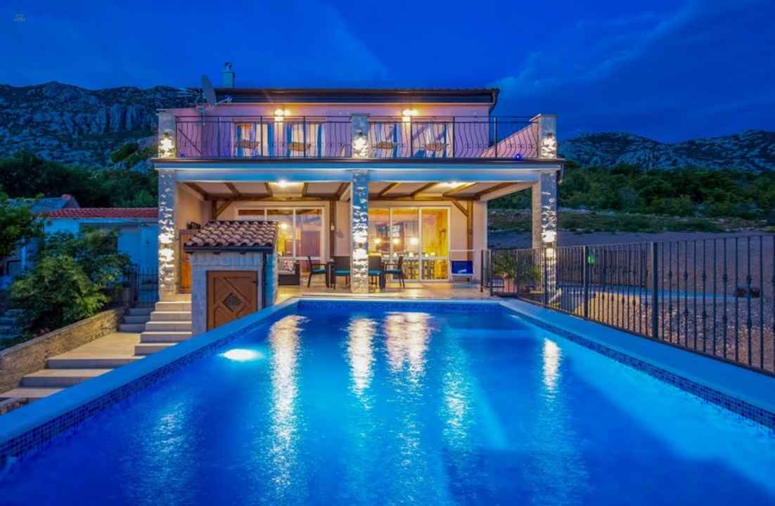 Attraktive Villa mit Meerblick in ruhiger Lage, Region Karlobag