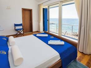 Thumbnail von Mediterranes Haus mit Pool in außergewöhnlicher Lage am Meer