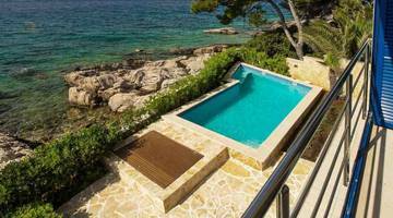 Thumbnail von Mediterranes Haus mit Pool in außergewöhnlicher Lage am Meer