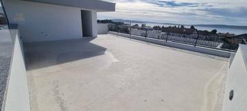 Thumbnail von Modernes Penthouse mit Dachterrasse und Meerblick