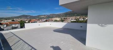 Thumbnail von Modernes Penthouse mit Dachterrasse und Meerblick