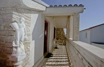 Thumbnail von Haus mit drei Wohnungen in der 1. Reihe zum Meer