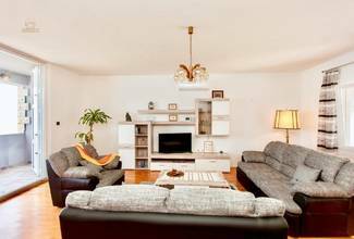 Thumbnail von Meerjarenhuis met zwembad op de eerste rij aan zee, eiland Ciovo