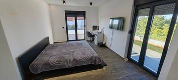 Thumbnail von Moderne Luxusvilla mit Swimmingpool