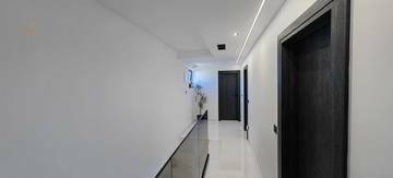 Thumbnail von Moderne Luxusvilla mit Swimmingpool