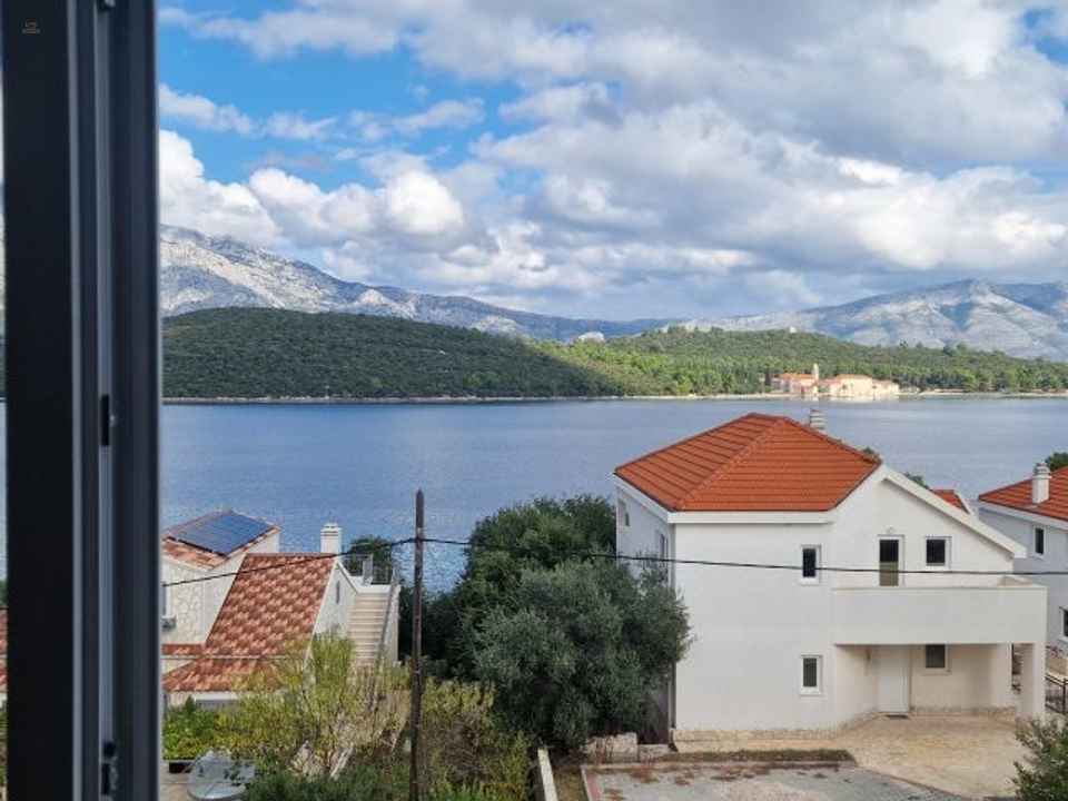 Doppelhaushälfte mit vier Wohnungen