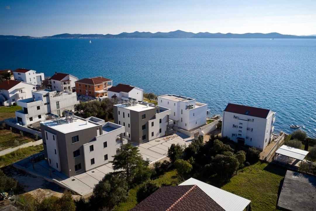 Moderne Penthouses nahe dem Meer