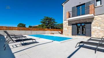 Thumbnail von Mediterranes Steinhaus mit Swimmingpool