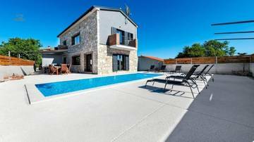 Thumbnail von Mediterranes Steinhaus mit Swimmingpool