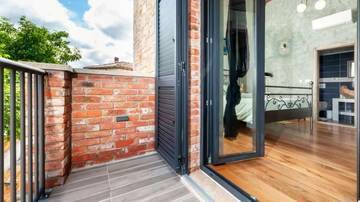 Thumbnail von Mediterranes Steinhaus mit Swimmingpool