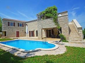 Thumbnail von Mediterranes Steinhaus mit Swimmingpool