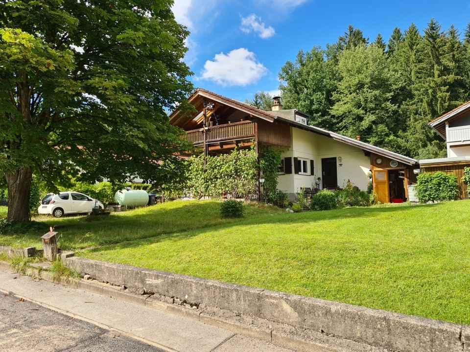 Ruhiges Haus in Waldrandlage – auch zum Neubau für z.B. zwei Einfamilienhäuser in Stephanskirchen