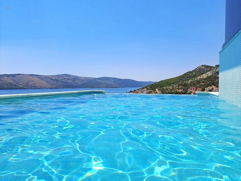 Moderne Villa mit Infinity-Swimmingpool und Panorama-Meerblick, Region Trogir