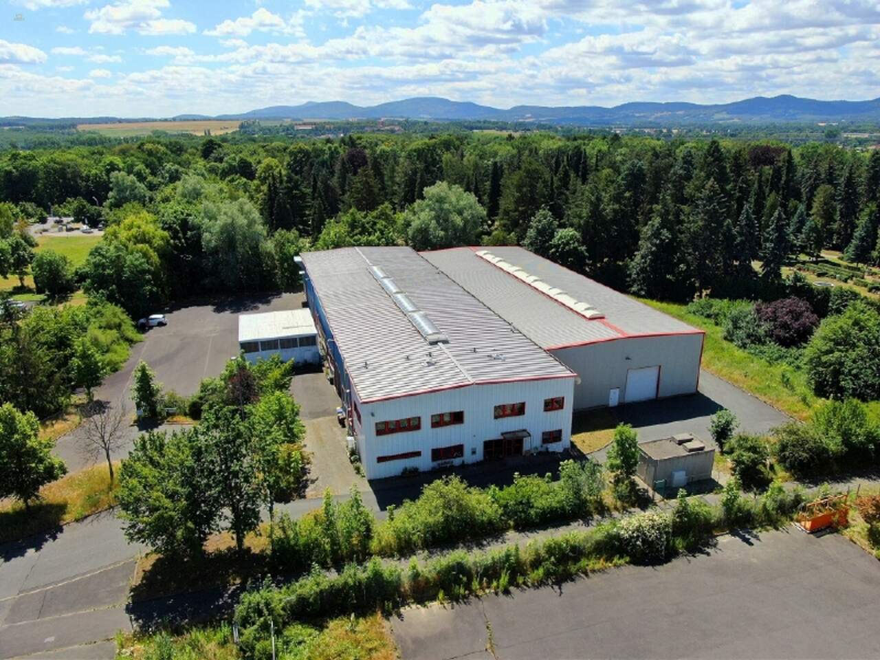 Thumbnail von Über 15% Rendite möglich - gepflegtes Hallenensemble mit viel Potential im 3-Länder-Eck Zittau