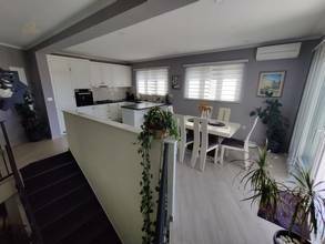 Thumbnail von Appartementhaus mit vier Wohnungen und Meerblick