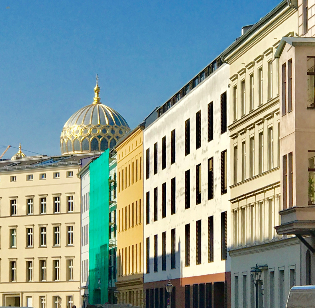 3 vermietete Gewerbeeinheiten / Büros