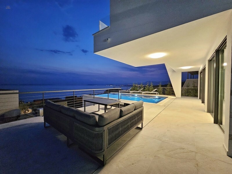 Region Split: Villa mit Infinity-Pool und Blick auf das Meer