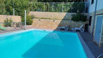 Thumbnail von Mehrparteienhaus mit Blick auf das Meer und die Berge