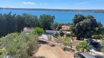 Thumbnail von Mehrparteienhaus mit Blick auf das Meer und die Berge