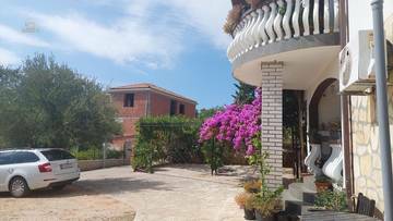 Thumbnail von Mehrparteienhaus mit Blick auf das Meer und die Berge