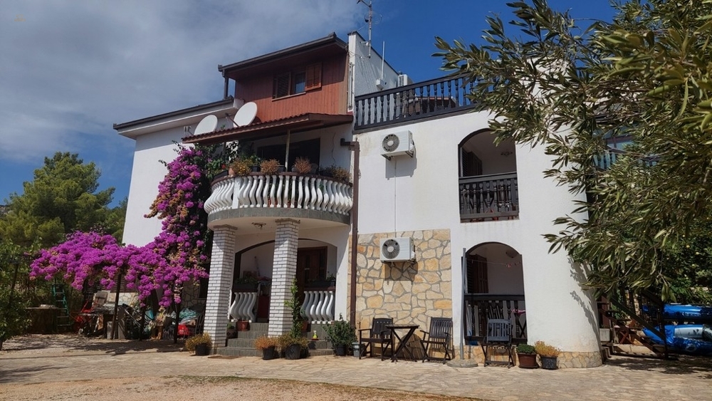 Appartementhaus mit Blick auf das Meer