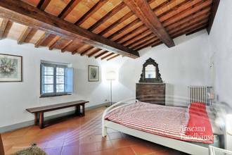 Thumbnail von Antikes Landhaus mit Nebengebäude in Mitten der Weinberge von Bolgheri