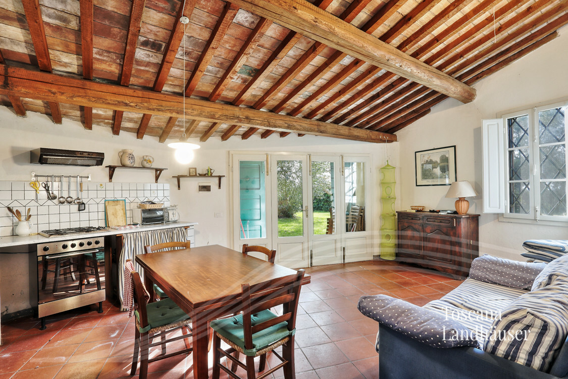 Thumbnail von Antikes Landhaus mit Nebengebäude in Mitten der Weinberge von Bolgheri