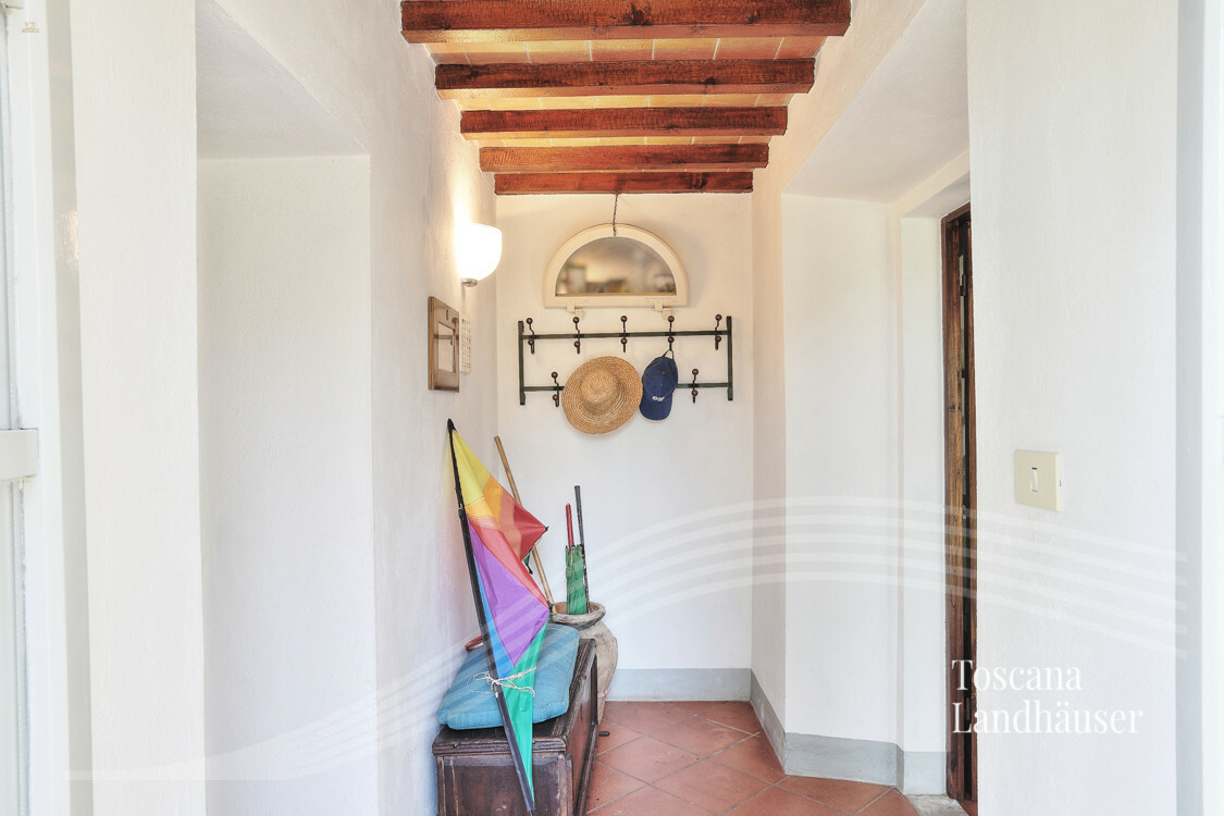 Thumbnail von Antikes Landhaus mit Nebengebäude in Mitten der Weinberge von Bolgheri