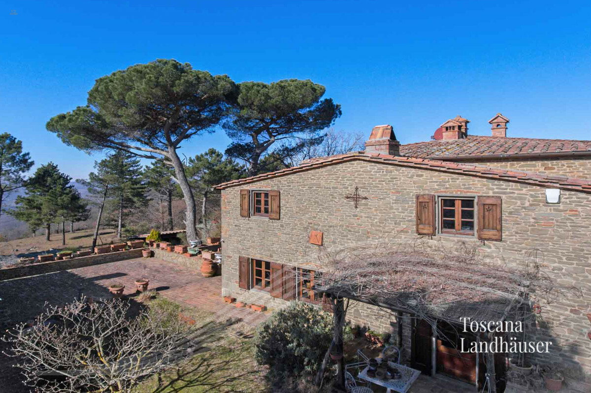 Thumbnail von Auf der Hügelkuppe befindliches Anwesen mit traumhaftem Panoramablick und Pool