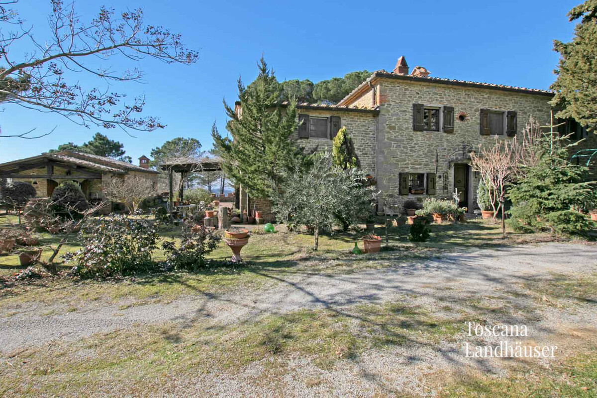 Thumbnail von Auf der Hügelkuppe befindliches Anwesen mit traumhaftem Panoramablick und Pool