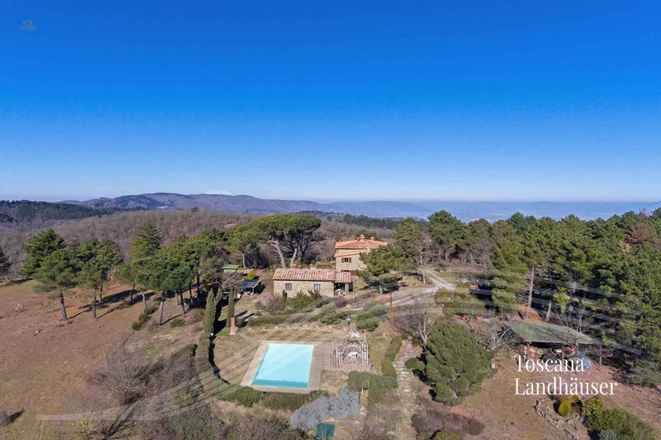 Auf der Hügelkuppe befindliches Anwesen mit traumhaftem Panoramablick und Pool