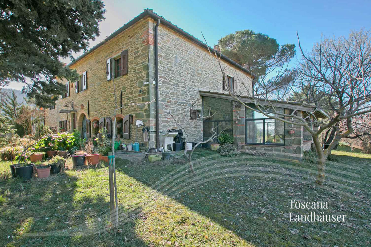 Thumbnail von Auf der Hügelkuppe befindliches Anwesen mit traumhaftem Panoramablick und Pool