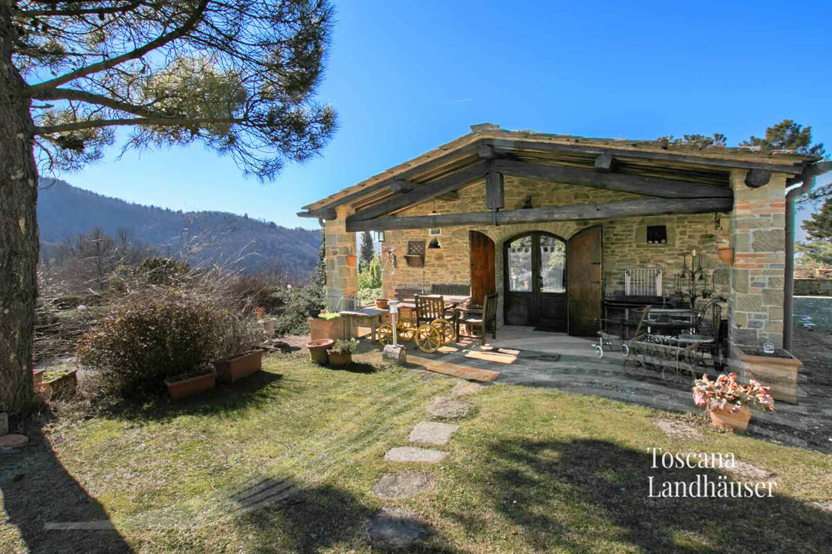 Thumbnail von Auf der Hügelkuppe befindliches Anwesen mit traumhaftem Panoramablick und Pool